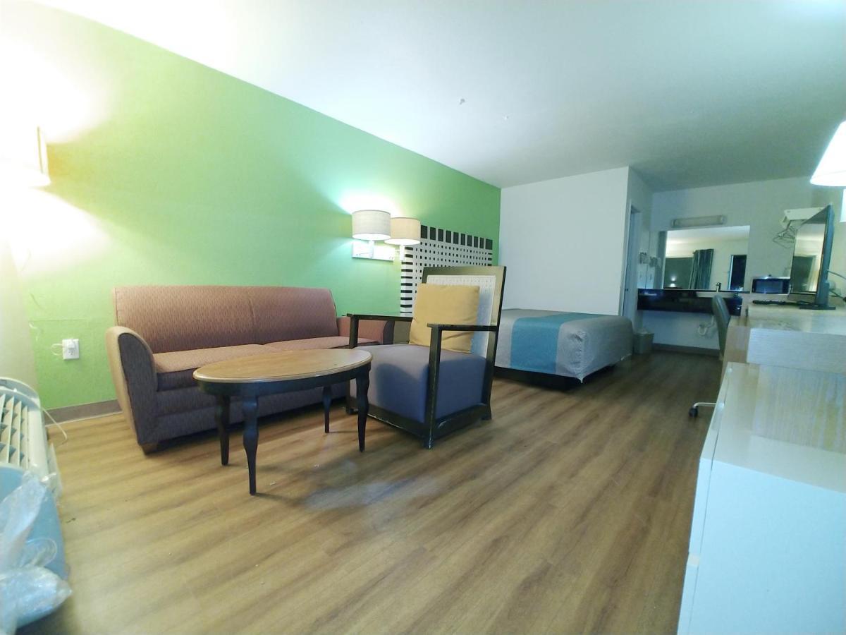 Country Yard Inn And Suites Sikeston Dış mekan fotoğraf