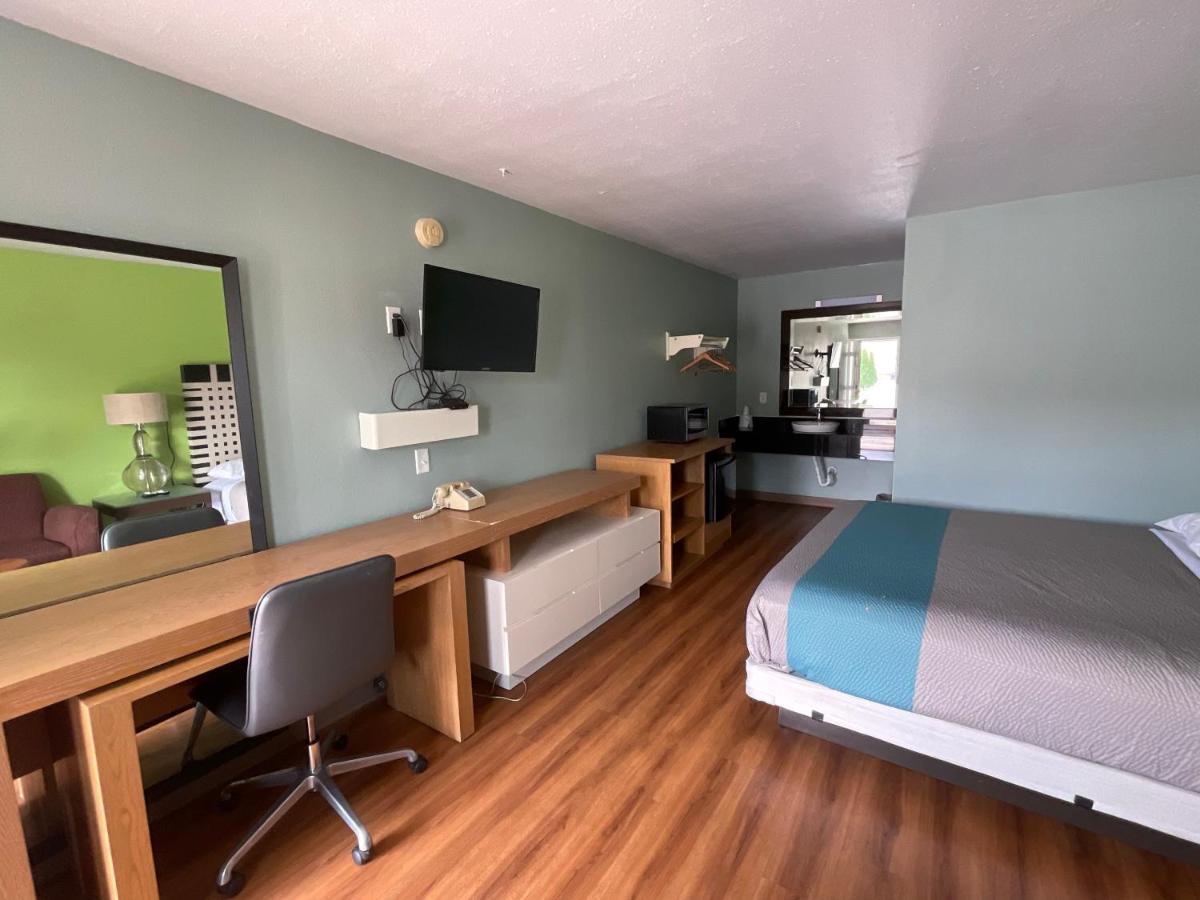 Country Yard Inn And Suites Sikeston Dış mekan fotoğraf