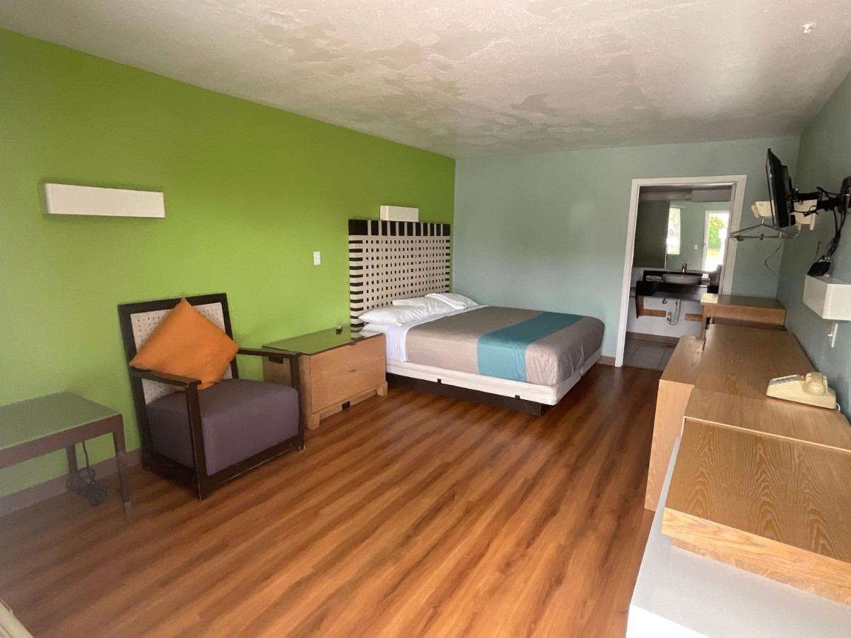 Country Yard Inn And Suites Sikeston Dış mekan fotoğraf